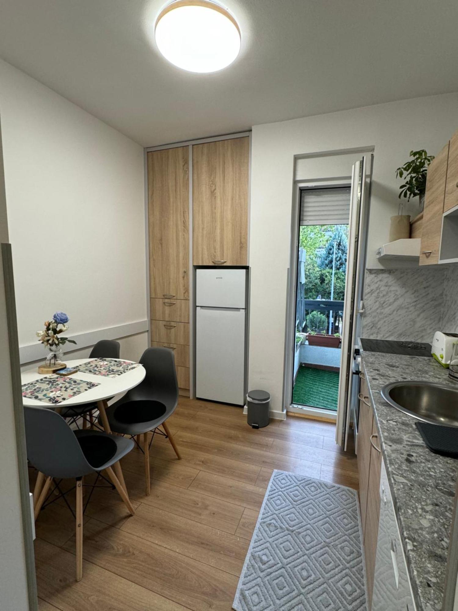 Eleven Apartment Podgorica Bagian luar foto